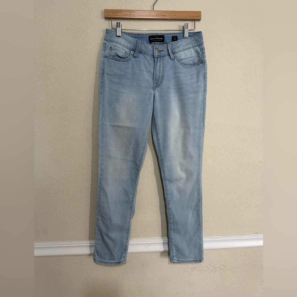 Lucky brand jean size 4/27